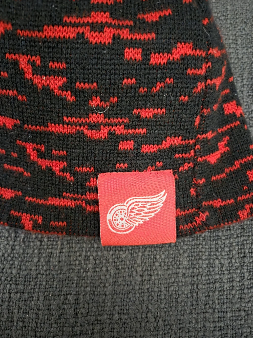 Detroit Red Wings Youth Red & Black Knit Beanie